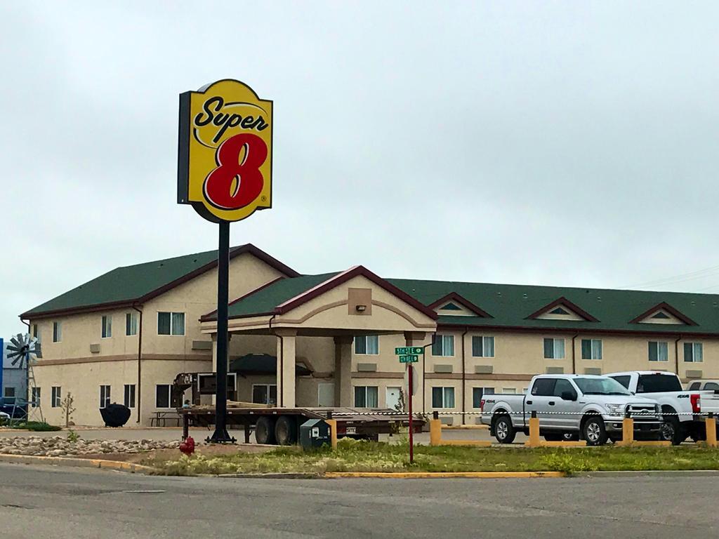 Super 8 By Wyndham Kindersley Dış mekan fotoğraf