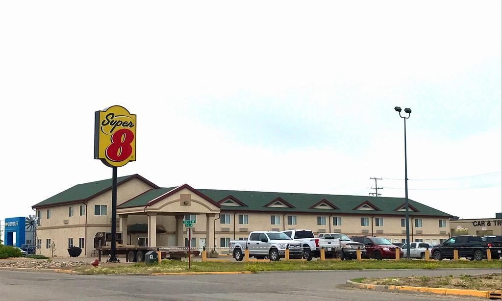 Super 8 By Wyndham Kindersley Dış mekan fotoğraf